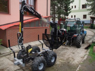 Vyvážečka Vahva Jussi 400 za malotraktor